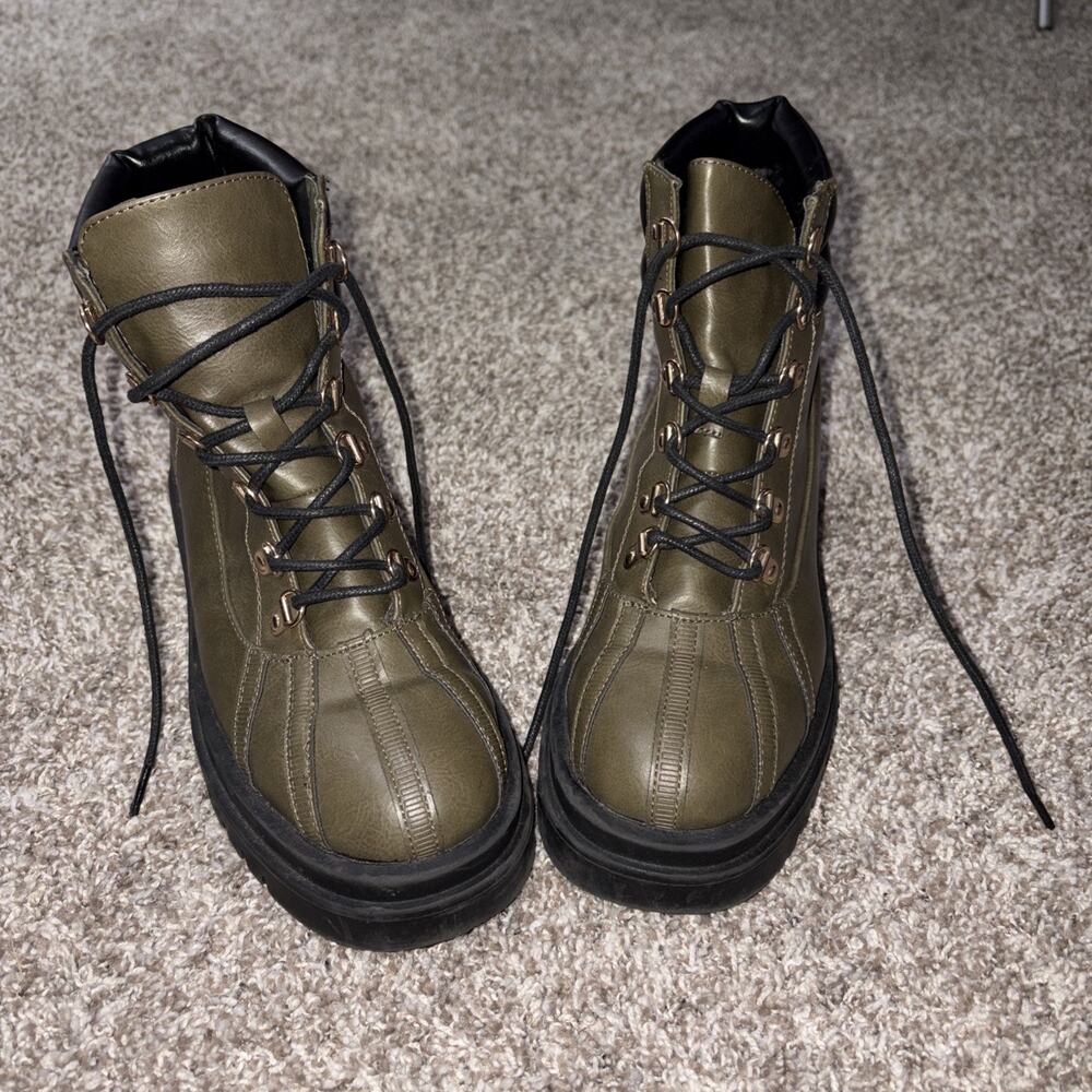 Olive Green Combat Boots With Gold Accents Women’s Size 8.